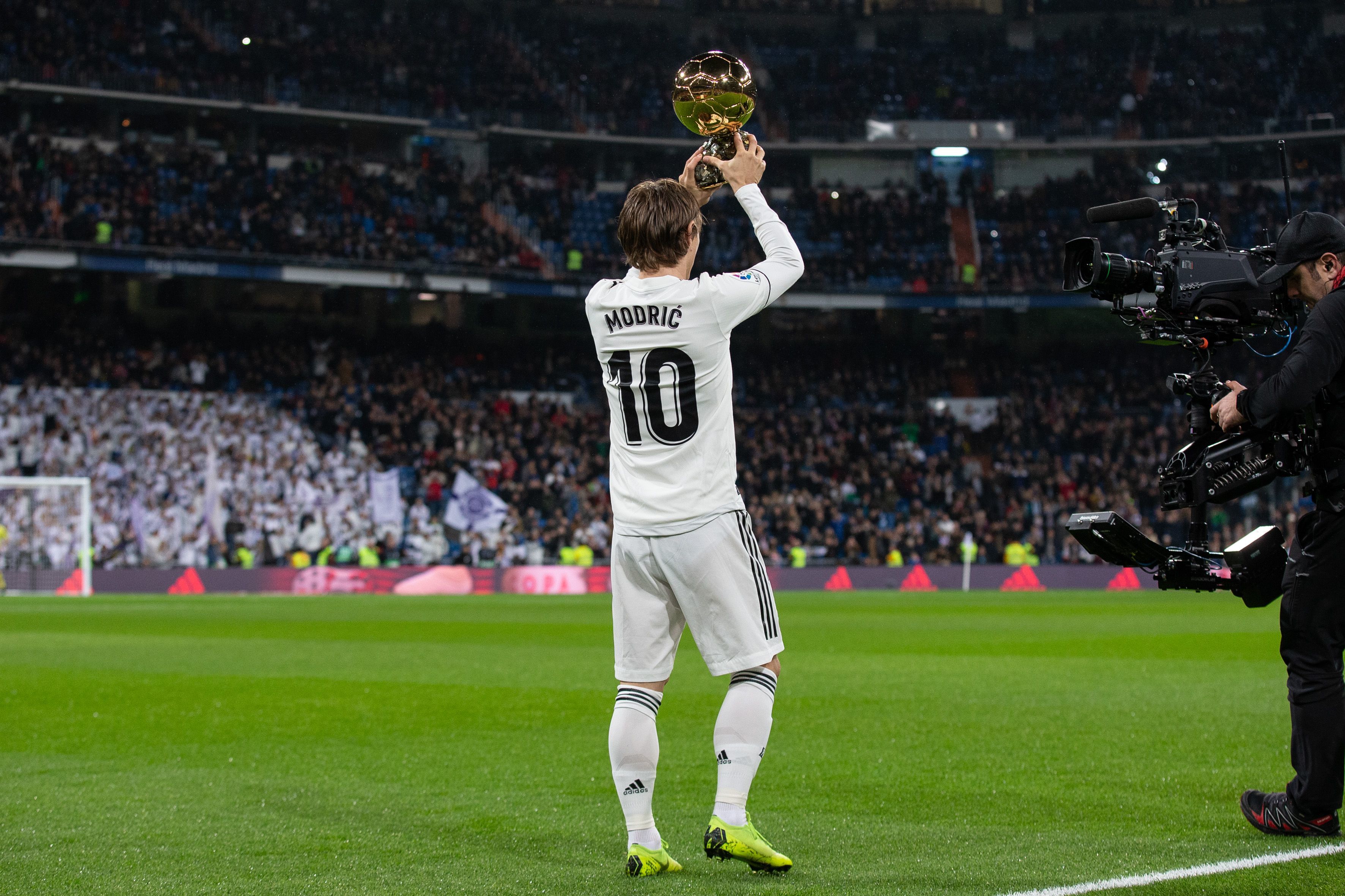 佩尔卡西：解雇尤里奇是极其痛苦的决定；对帕拉迪诺印象深刻